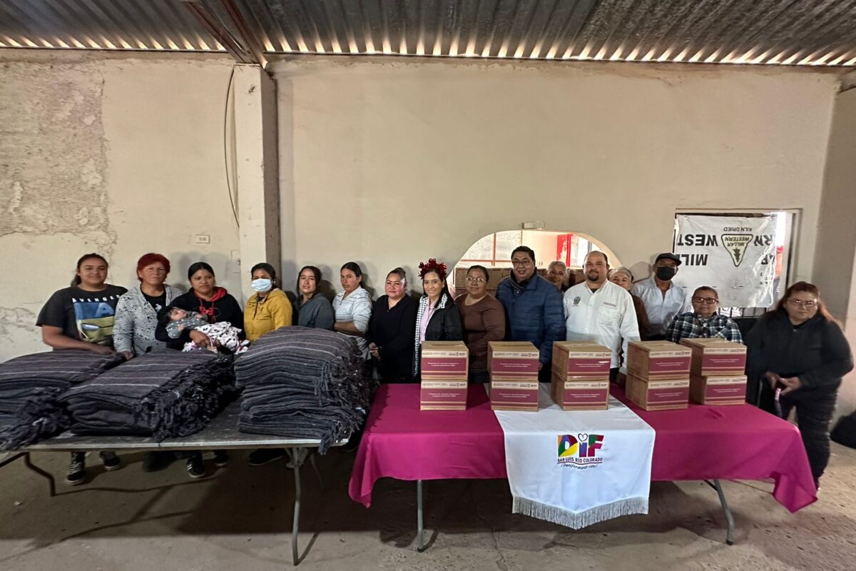 Entrega DIF apoyos a adultos mayores en El Fronterizo