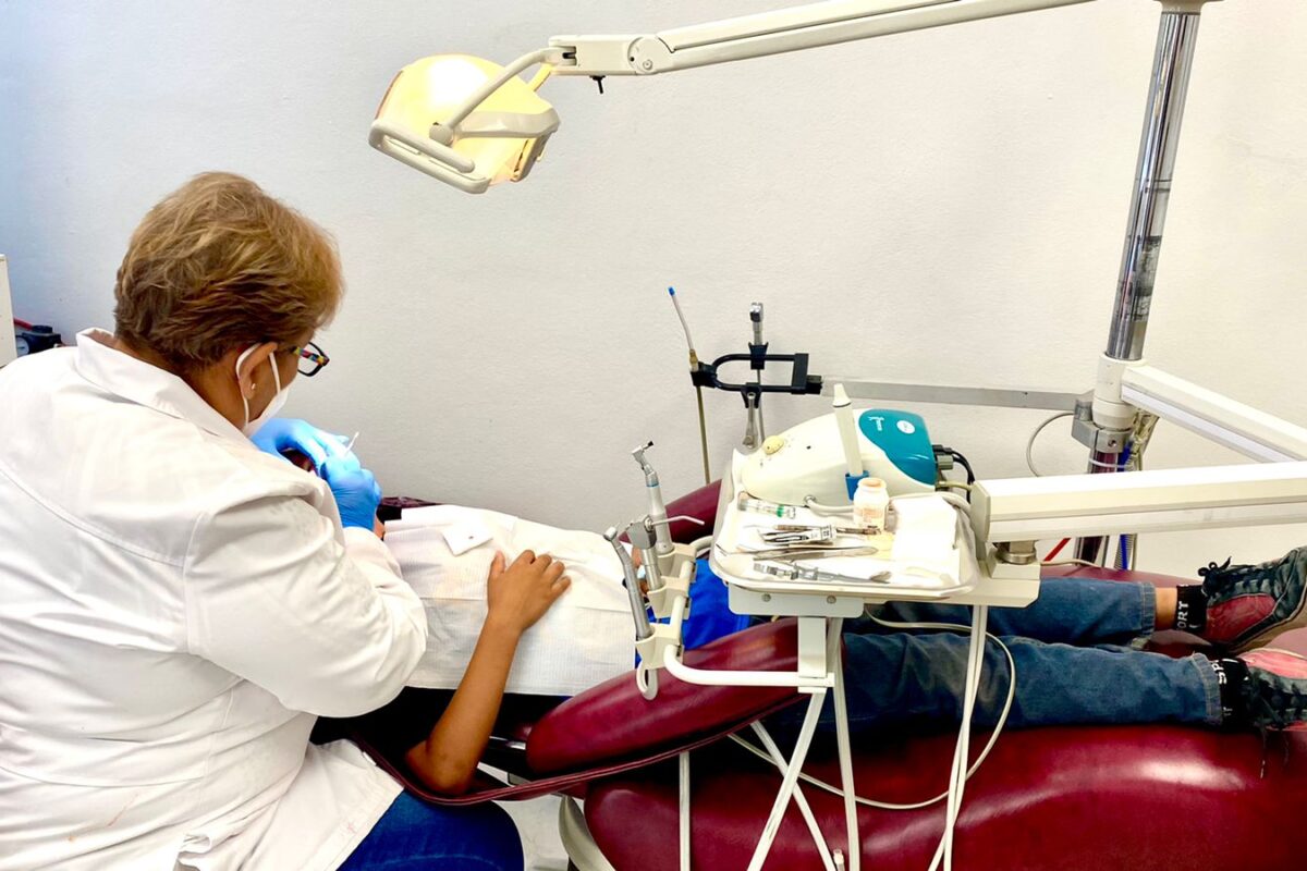 Ofrecen diversos servicios dentales en Salud Pública Municipal