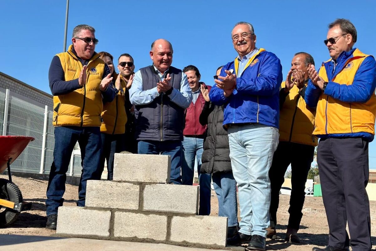 Coloca Alcalde 1era piedra de nueva clínica del Club de Leones