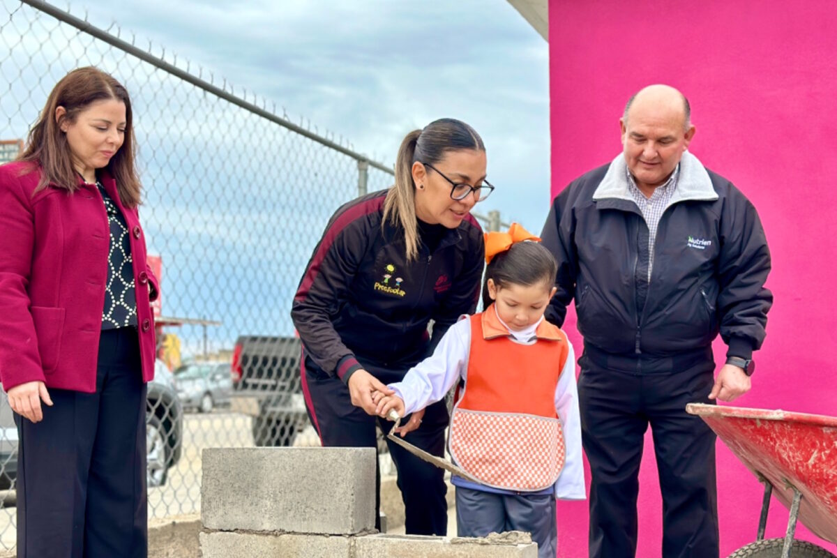 Coloca Alcalde primera piedra de barda en preescolar Club de Leones II