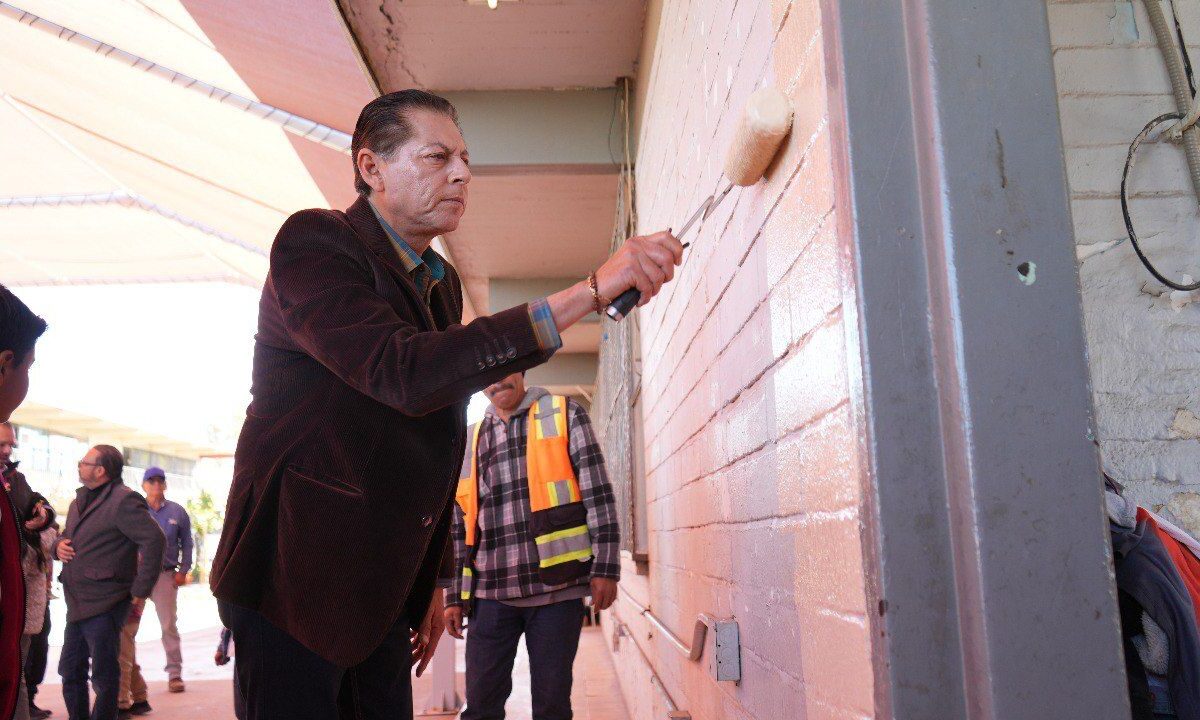 Inicia rehabilitación de pintura en primaria “Eva Sámano”