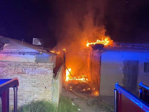 Se incendiaron dos viviendas en la madrugada de este lunes