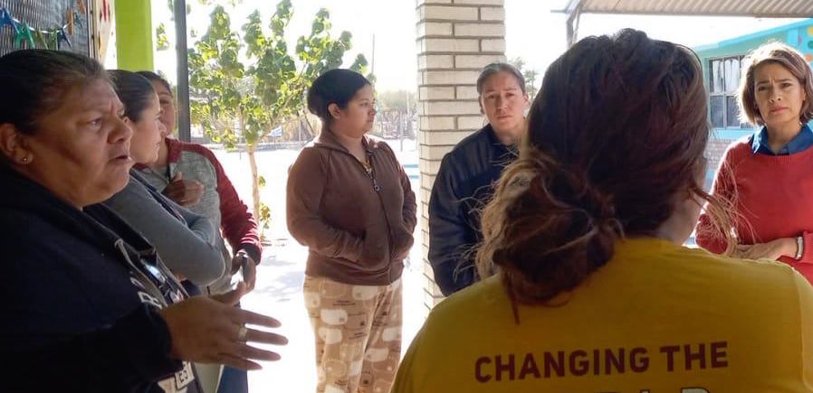 Padres de familia de Jardín de Niños de SLRC protestan por abusos de directivos