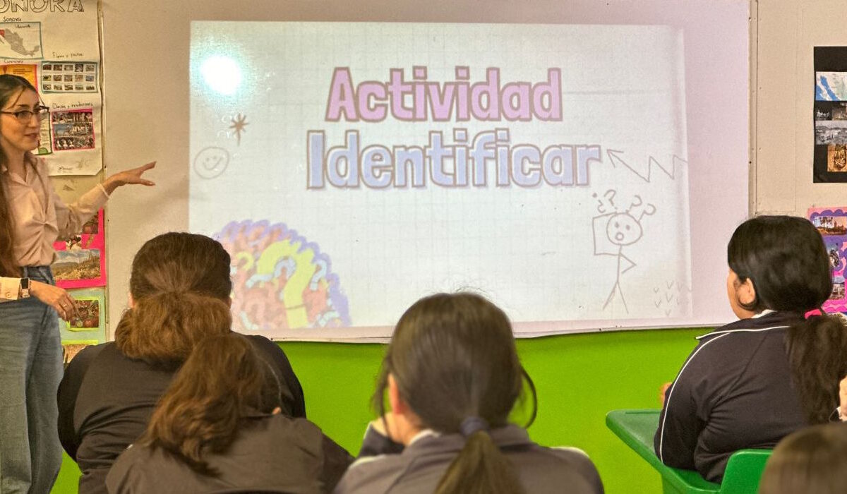 Visita DIF a estudiantes de Secundaria No. 14 de LBS