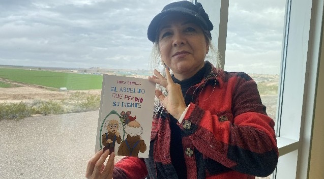 Presentación literaria en el teatro Río Colorado