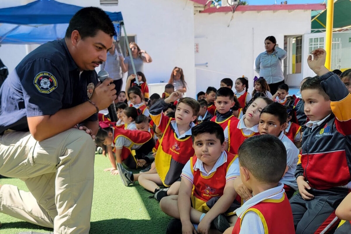 Participan Bomberos en actividades del Colegio ABC