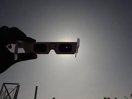Comparte PC formas seguras para observar el eclipse solar