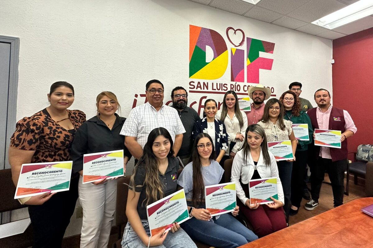 Celebra DIF a psicólogos de UBR