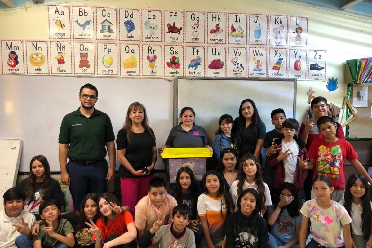 Llevan Bibliotecas Públicas cajas viajeras a escuelas