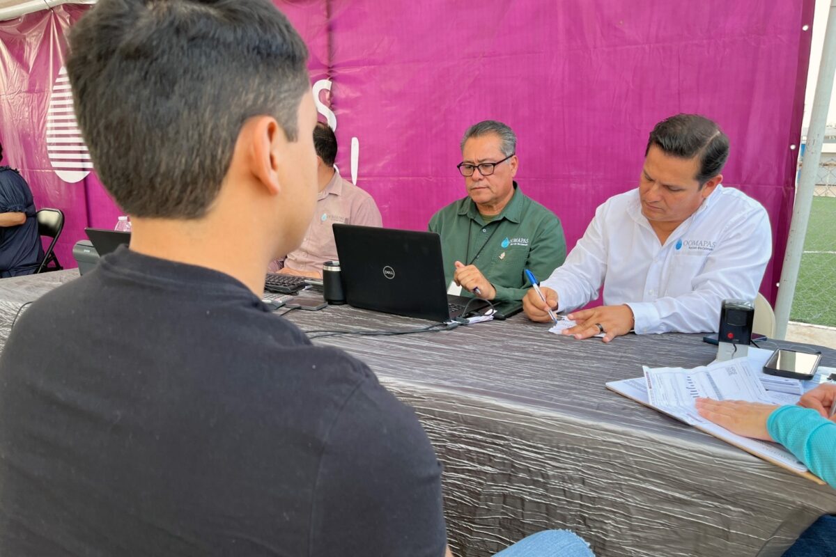 Atiende Oomapas a 103 vecinos de la colonia Mezquite