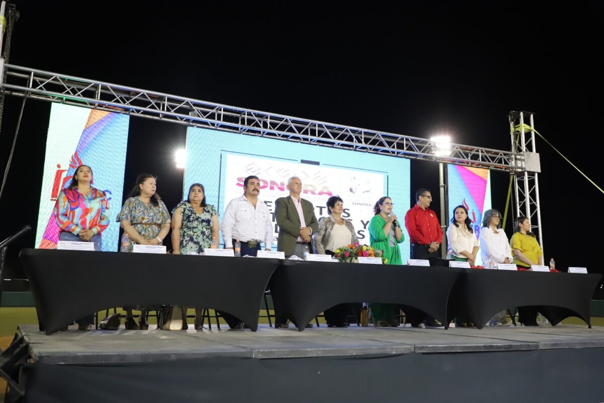 Participa Ayuntamiento en premiación escolar