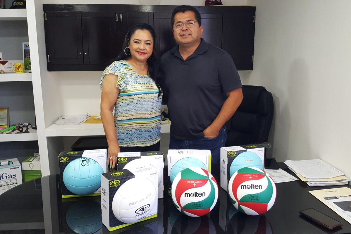 Apoyan a instituciones con material deportivo