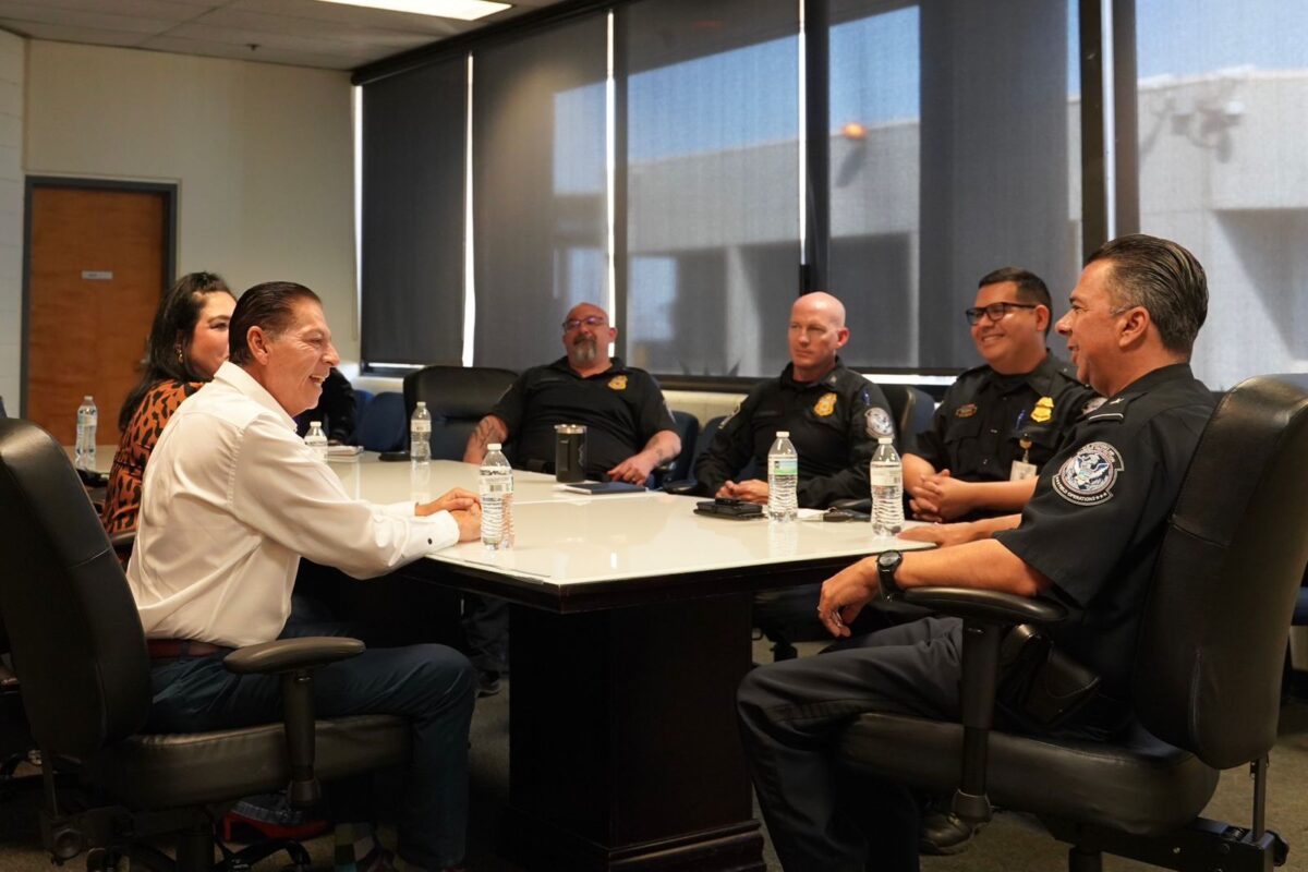 Estrecha Iván coordinación con Aduana de EU