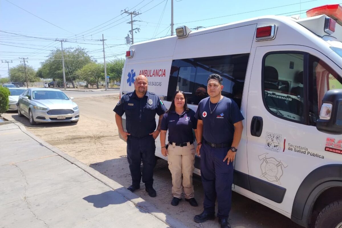 Auxilian Bomberos Municipales a joven en labor de parto