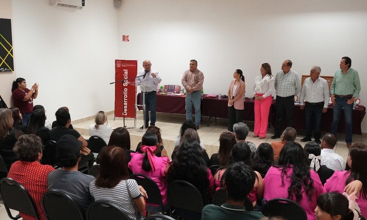 Participa Alcalde en clausura de cursos AED en el valle