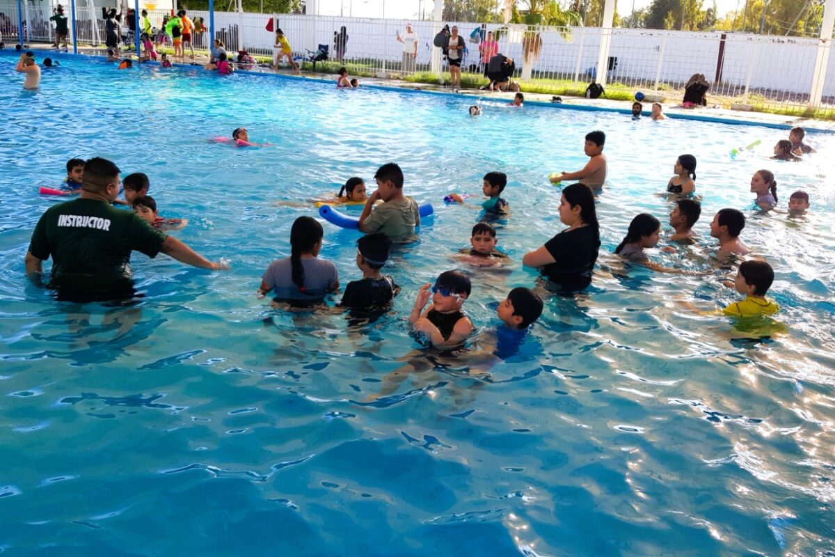 Concluye primer curso de natación este viernes