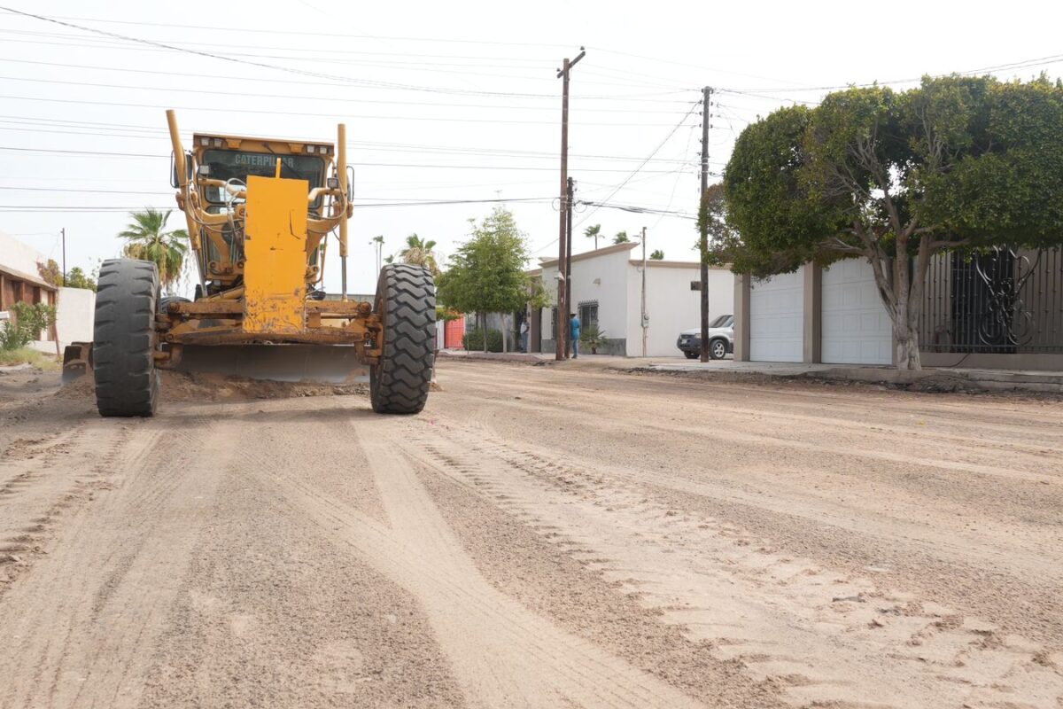 Inician trabajos de pavimentación en calle 16