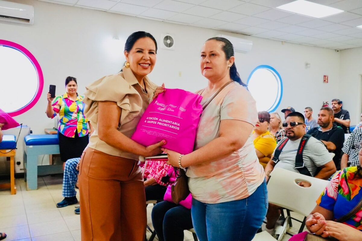 Entrega DIF apoyos a personas con discapacidad