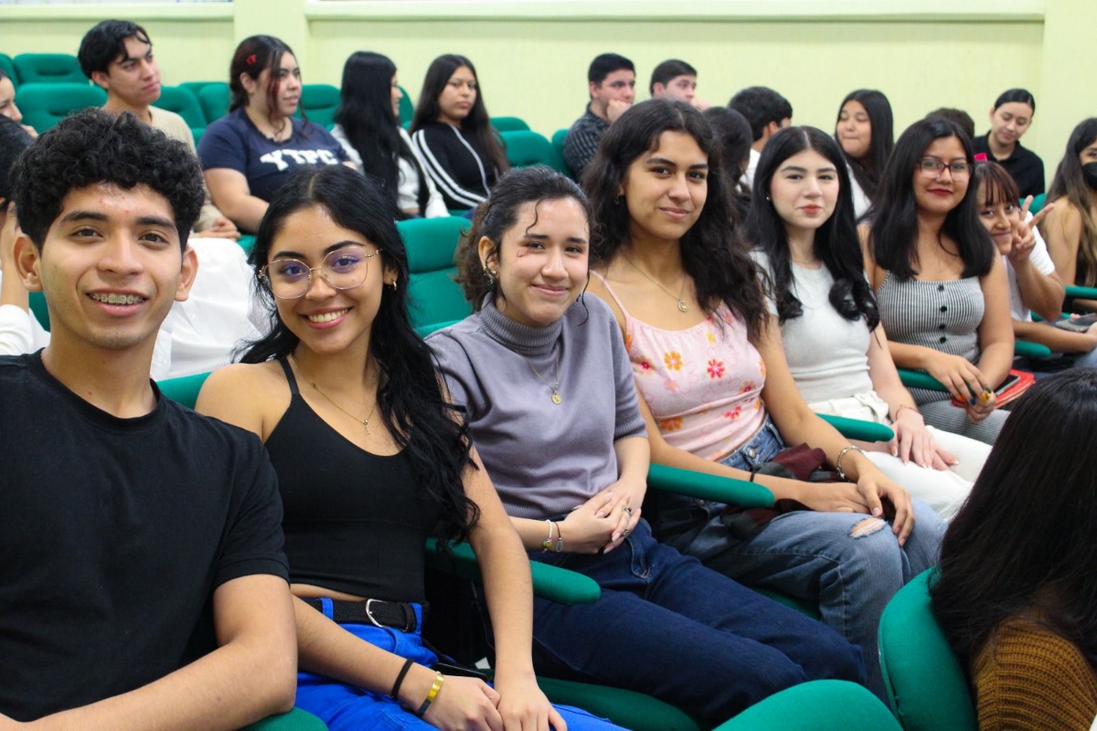 Recibe alumnado de la Universidad Tecnológica de SLRC capacitación especializada en Comercio Exterior