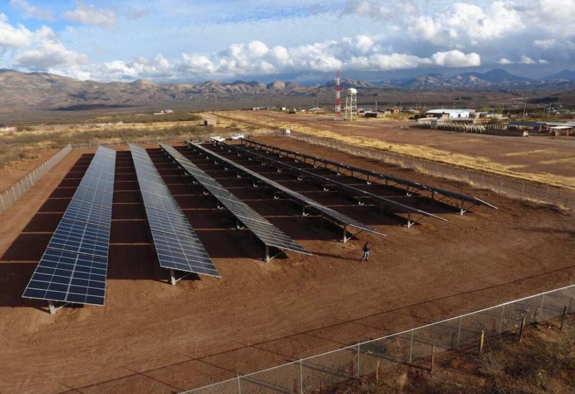 Concluye Gobernador Durazo primera etapa de instalación de plantas solares en municipios de la sierra