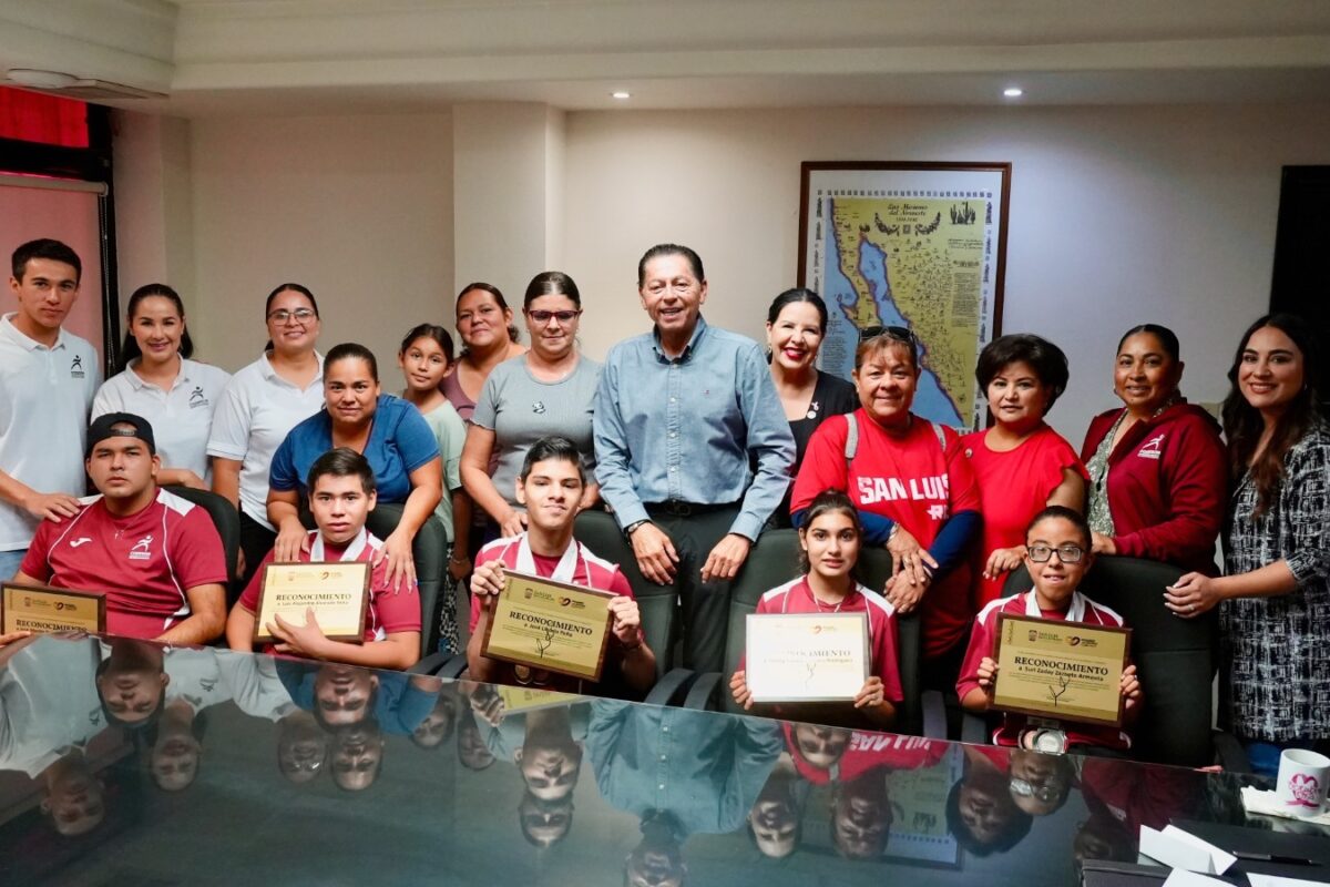 Reconoce 30 Ayuntamiento a atletas paranacionales Conade